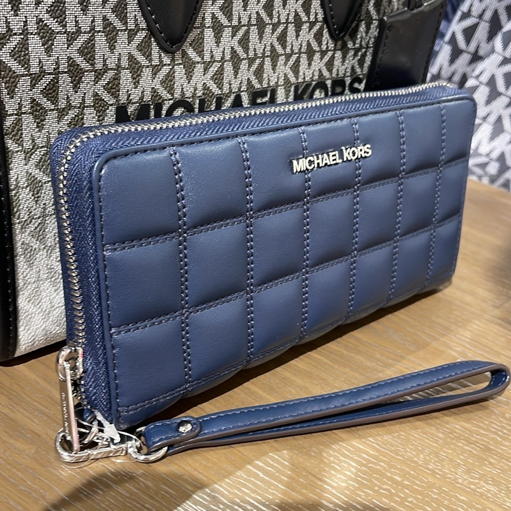 MICHAEL KORS Continental Wristlet Phone Case Wallet 
Navy
NWT